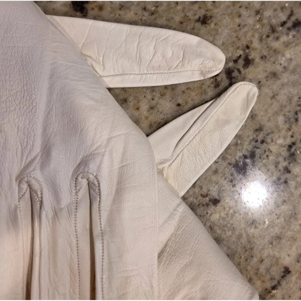 Vintage Womens Size S Off-White Leather Gloves Short Formal